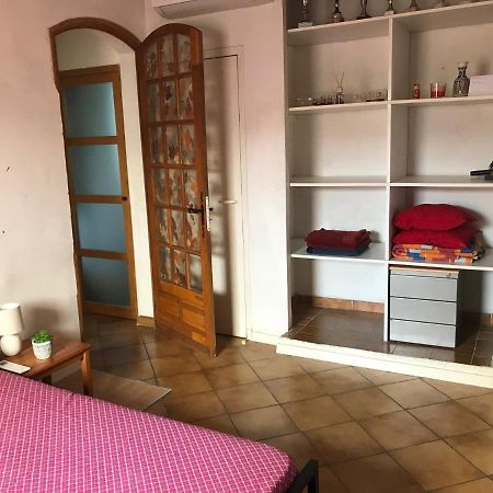 Chambre Climatisee Avec Sdb Privee Dans Une Villa Avec Piscine Ouverte D'Avril A Mi Octobre マルセイユ エクステリア 写真